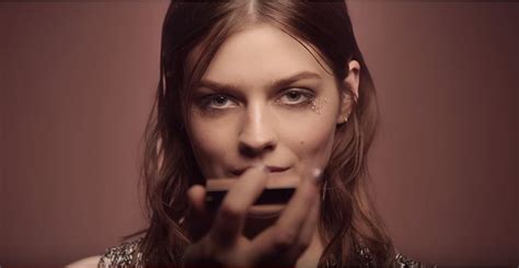 musica ultima pubblicità di burberry body|Canzone e modello della pubblicità Burberry Hero – Radiomusik .